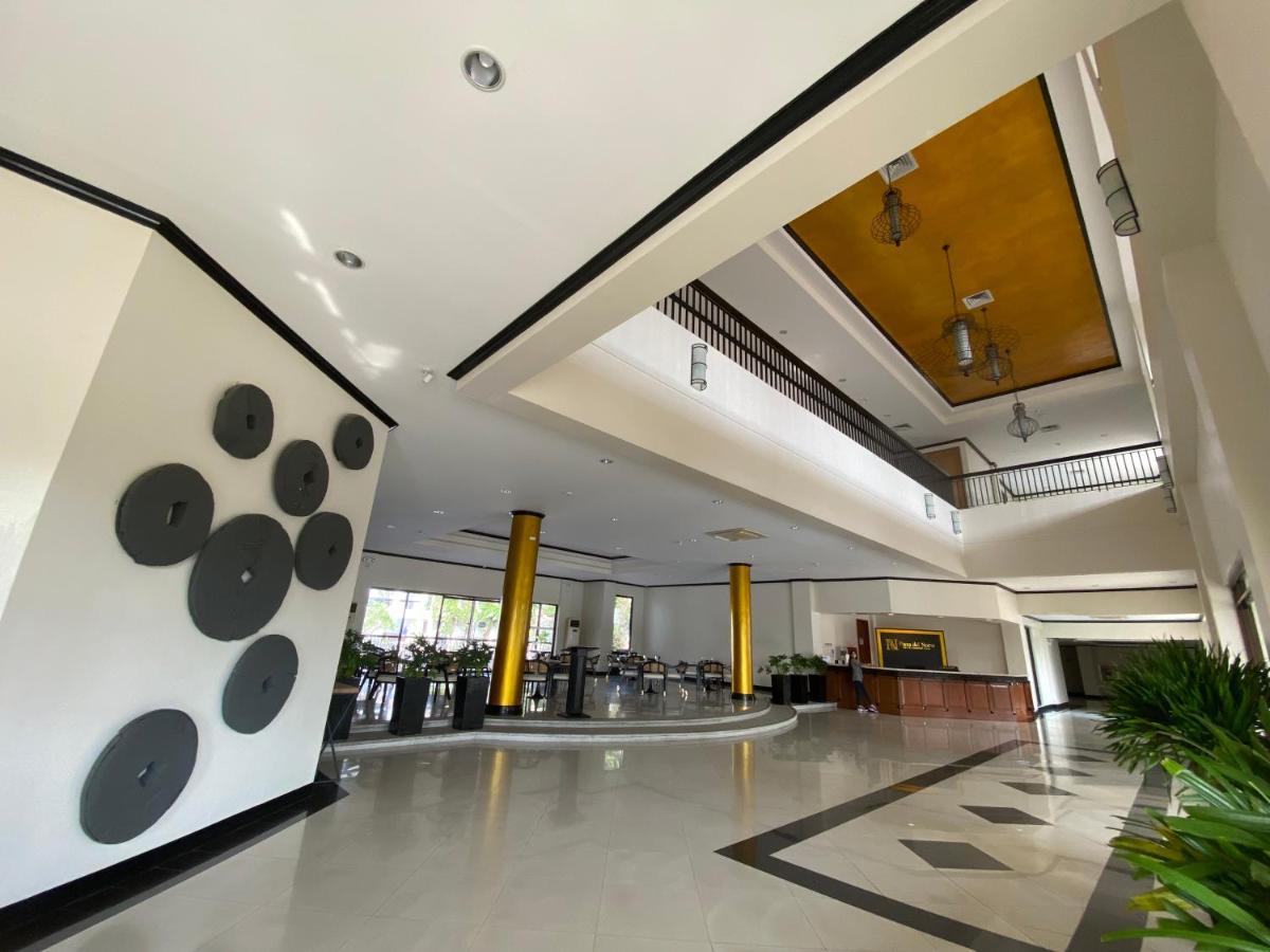 Plaza Del Norte Hotel And Convention Center ลาวัก ภายนอก รูปภาพ