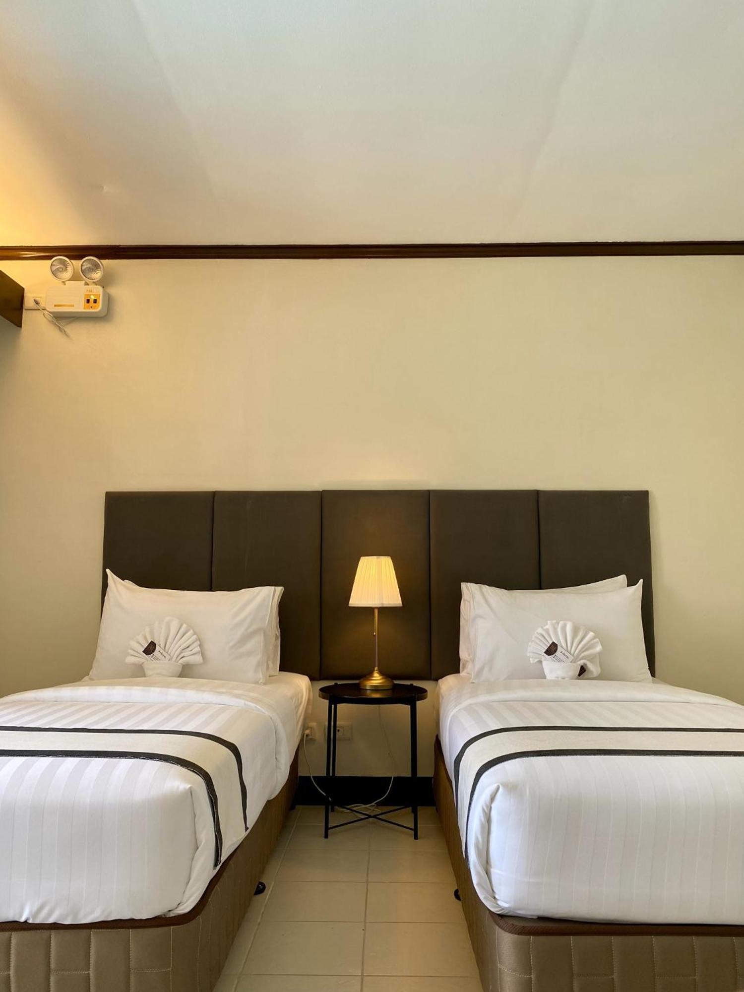 Plaza Del Norte Hotel And Convention Center ลาวัก ภายนอก รูปภาพ