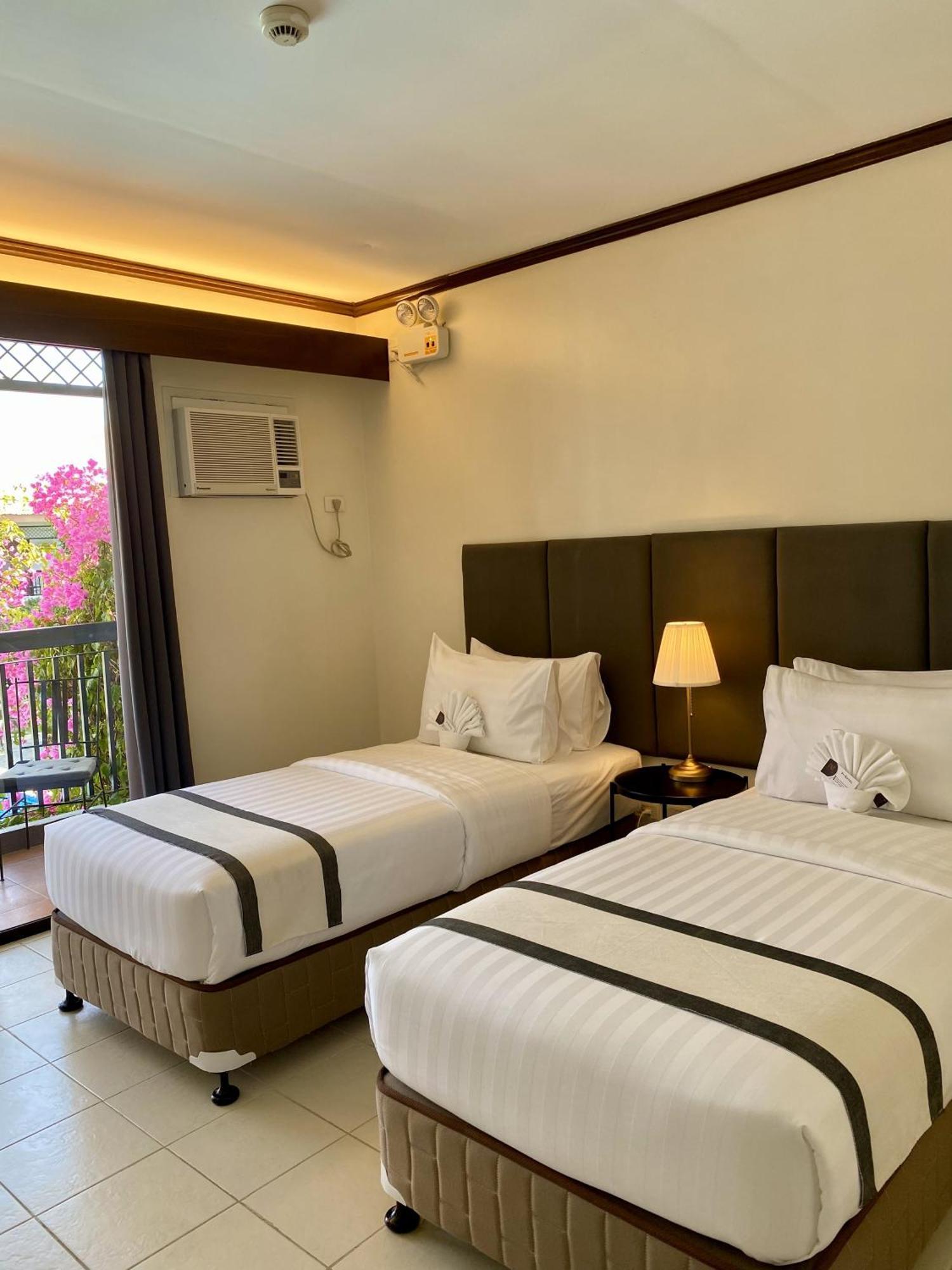 Plaza Del Norte Hotel And Convention Center ลาวัก ภายนอก รูปภาพ